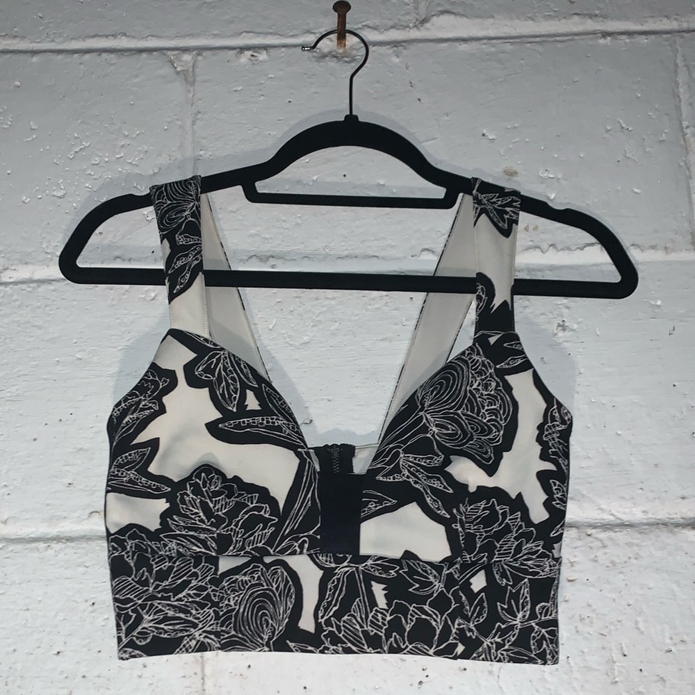 Beautiful Floral Black & White Crop Tank Top!